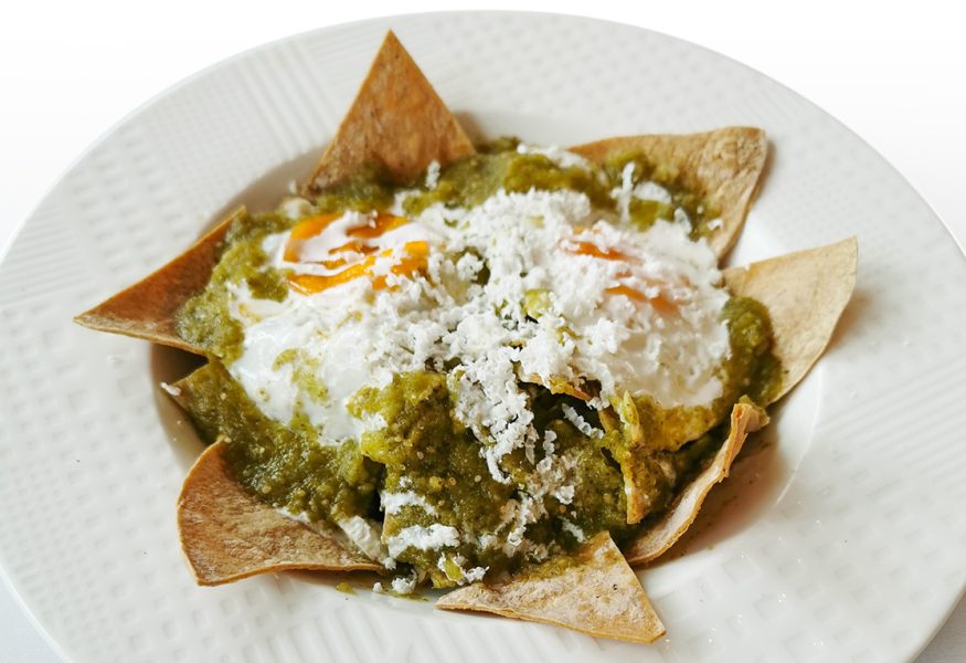 Chilaquiles verdi con uovo fritto