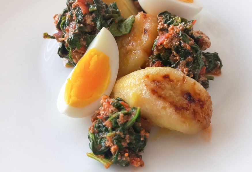 EGUSI, SPINACI E UOVA