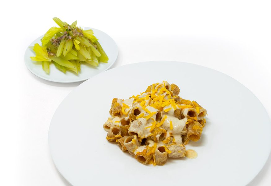 Mac and cheese con Celery Victor