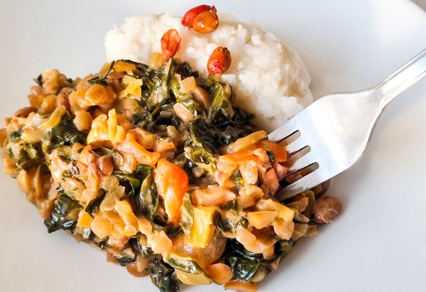 Mchicha wa nazi na karanga servito con ugali