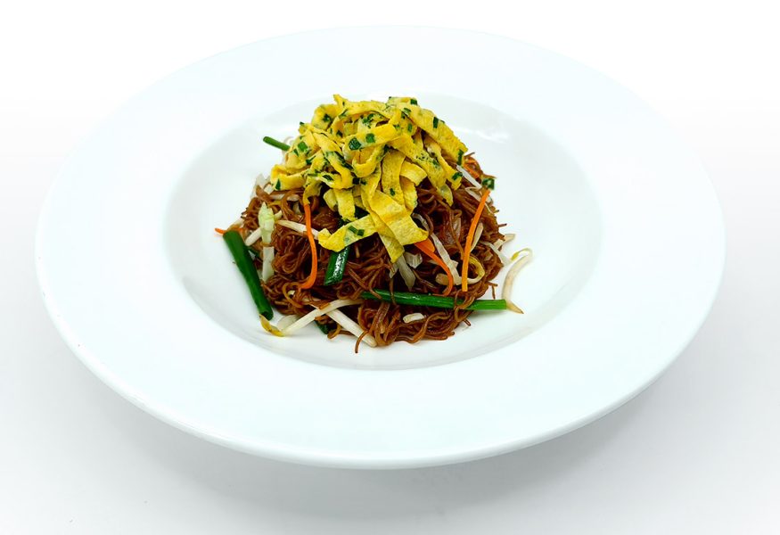 OMELETTE ALL’ERBA CIPOLLINA E BEEHOON DI RISO INTEGRALE