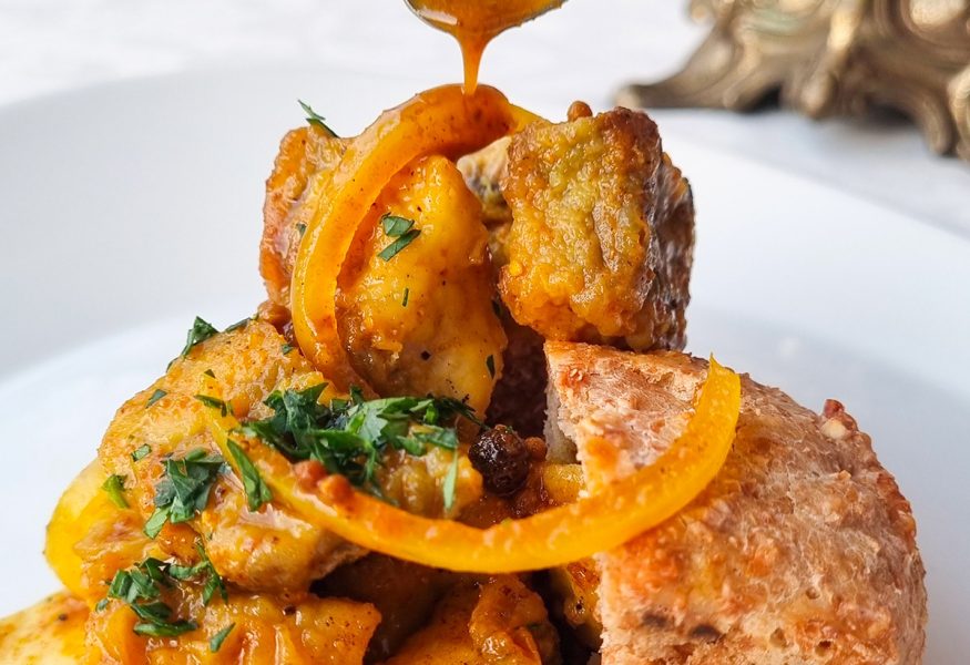 PESCE MARINATO CON PANE AI SEMI E INSALATA VERDE