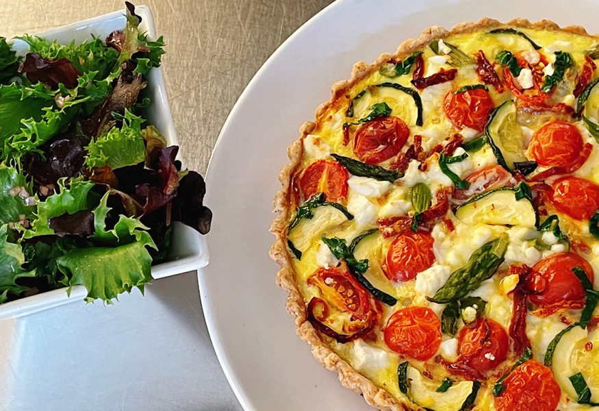 QUICHE DI VERDURE DELL’ORTO CON INSALATA VERDE MISTA