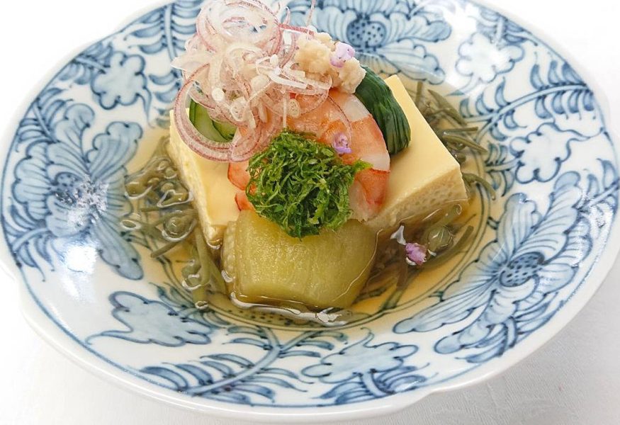 CREMA DI UOVA AL VAPORE FREDDA CON ZUPPA A BASE DI BRODO DASHI E RISO INTEGRALE