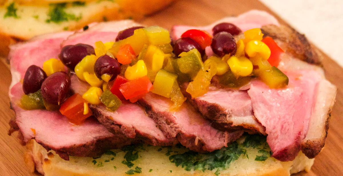 SANDWICH DI PETTO D'ANATRA CON CIPOLLE CARAMELLATE E RELISH ALLE TRE SORELLE