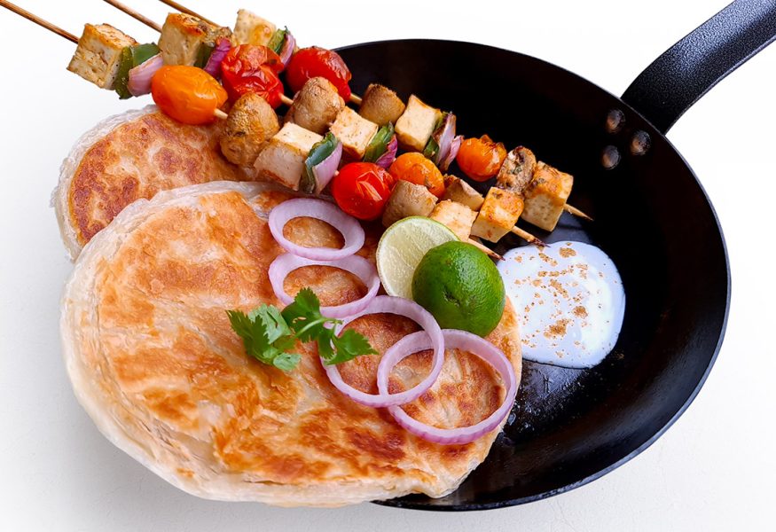 Tikka kebab di paneer con paratha integrale