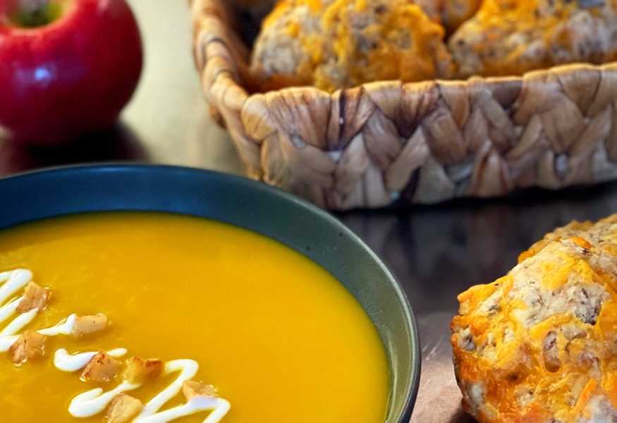 VELLUTATA DELL’ONTARIO CON ZUCCA ARROSTITA, MELA E ZENZERO E POLPETTINE DI LENTICCHIE E CEDDAR