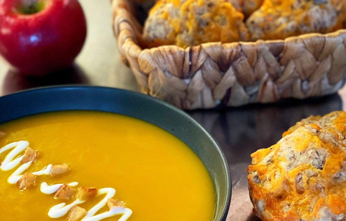 VELLUTATA DELL'ONTARIO CON ZUCCA ARROSTITA, MELA E ZENZERO E POLPETTINE DI LENTICCHIE E CEDDAR