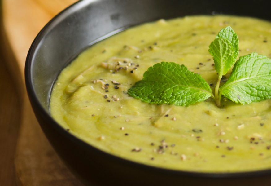 Creamy pea soup with pearl barley