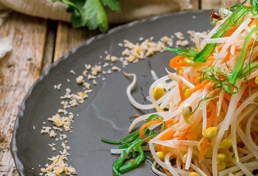 Germogli di soia, carote e melone