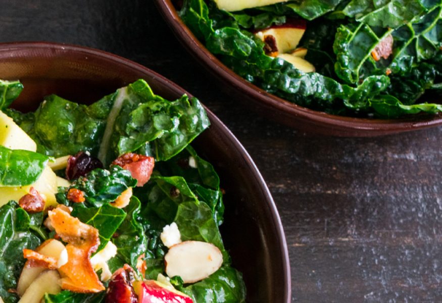 Insalata di cavolo nero, melagrana e mele verdi