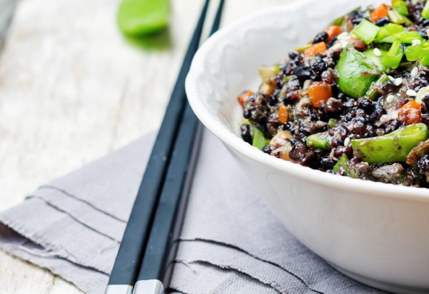 Insalata di riso nero con finocchio e agrumi