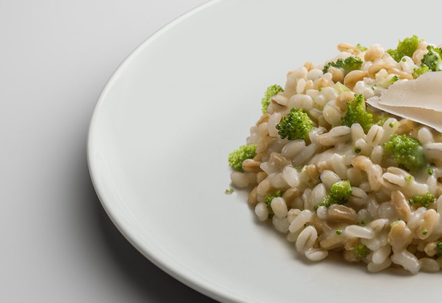 Orzo con broccoli e legumi