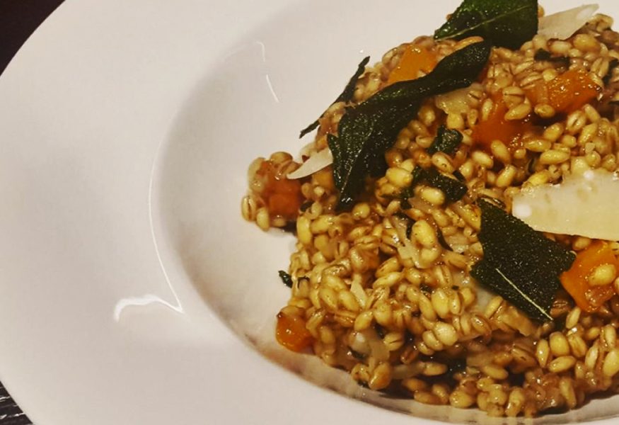 Orzotto con zucca arrostita e salvia