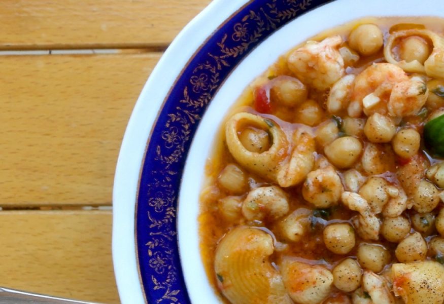 Pasta ai ceci, curcuma e gamberetti