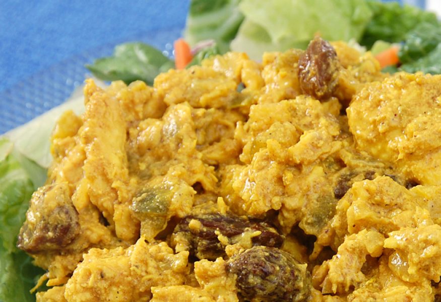 Pollo con curry e uvetta