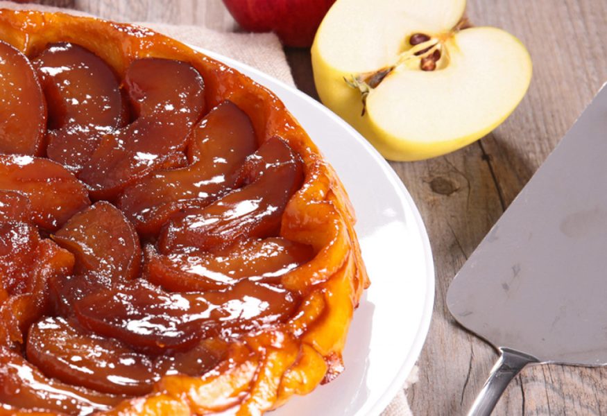 Torta rovesciata di frutta fresca