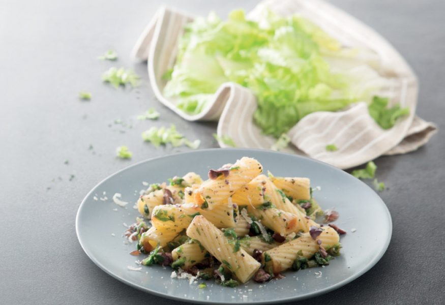 Tortiglioni con scarola e olive